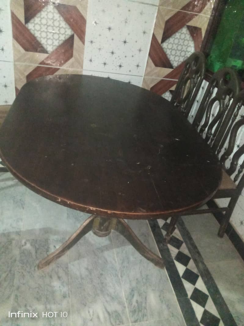Dining table 0