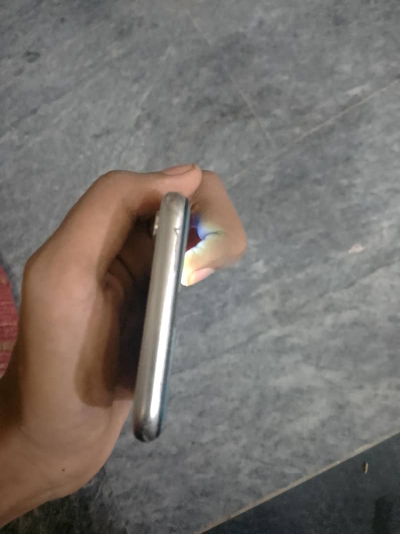 Apple iPhone X 3