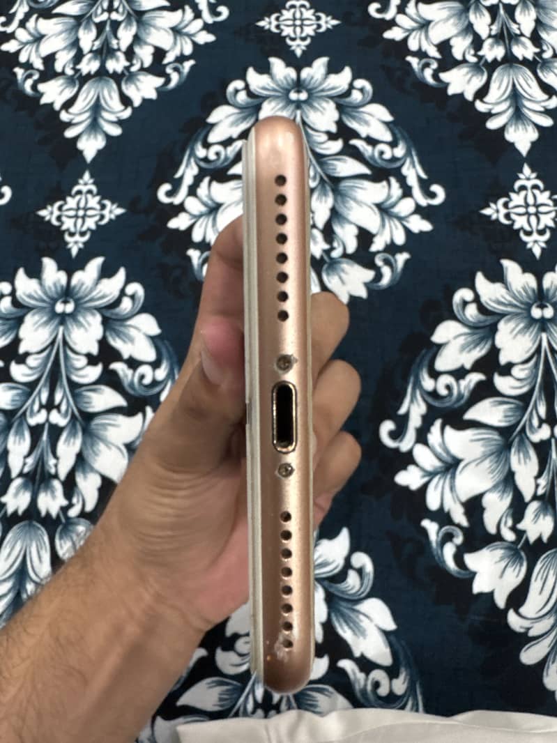Apple iPhone 8 Plus 4