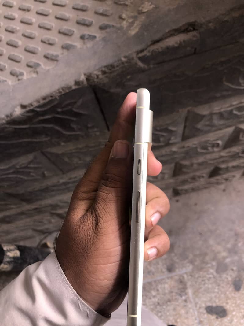 Google Pixel 7 4
