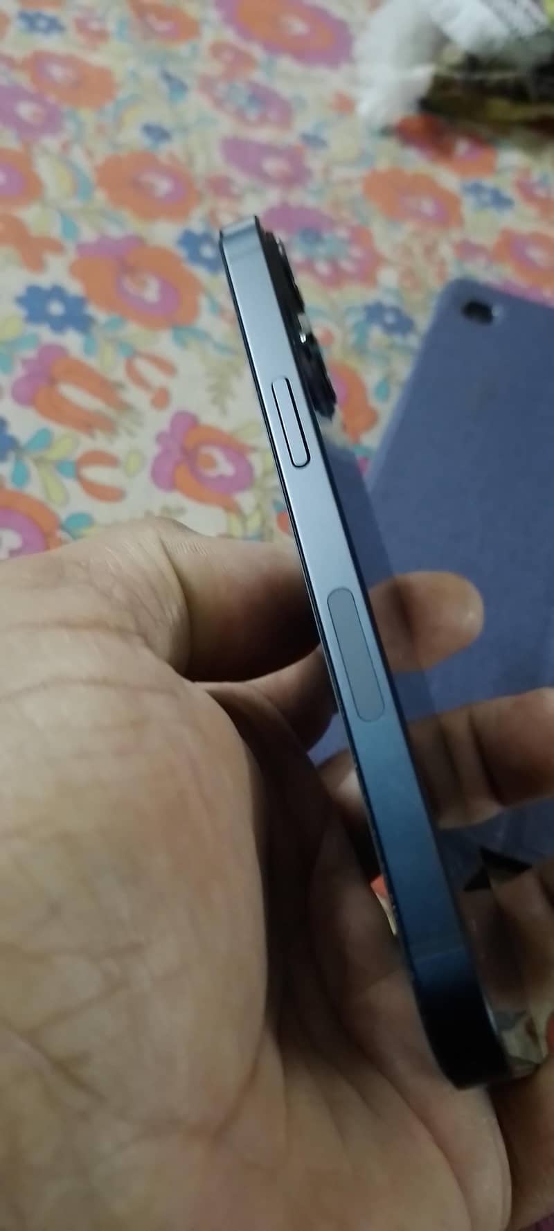 Apple iPhone 13 4