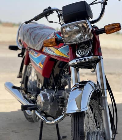 Honda cd70 only 800drive unregistered 10by10 condition only exchange. .