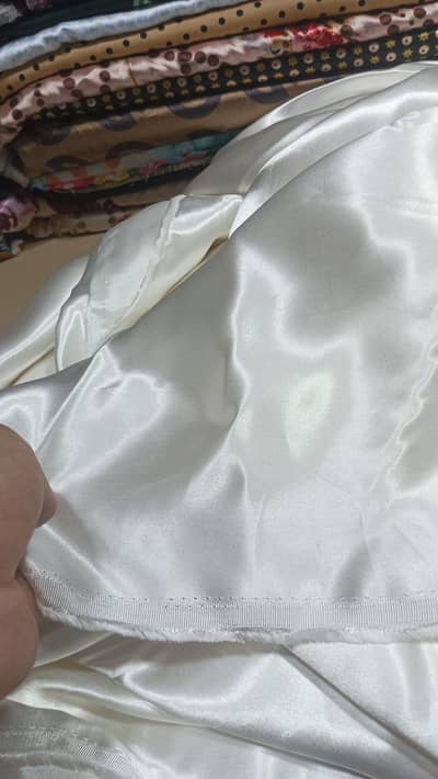 premium pure Silk hai 1000 gaz mal hai