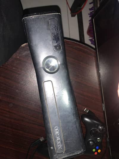 XBOX 360 10/10 with 2 new controllers