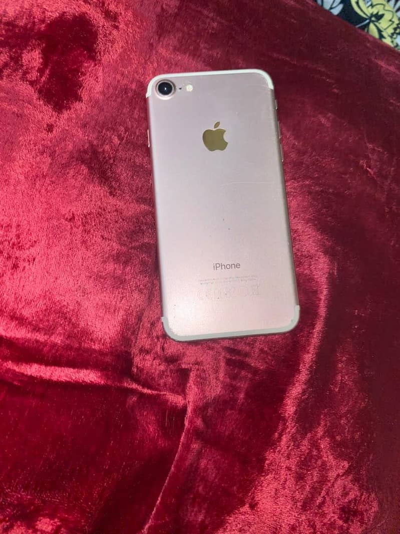 Apple iPhone 7 0
