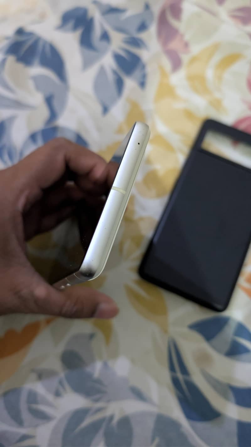 Google Pixel 7 4