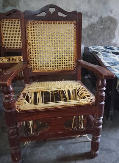 Total 7 chairs Or ak showcase hai for Sale