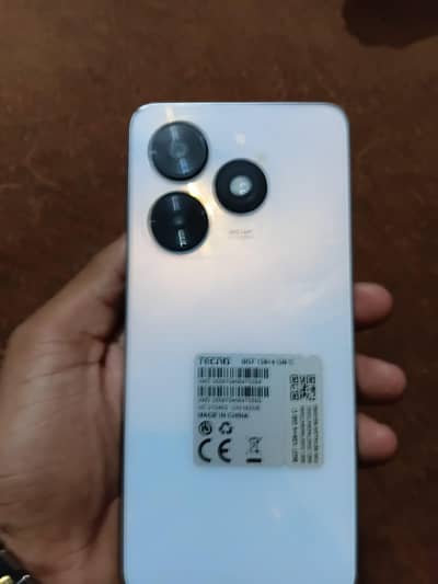 Tecno Spark 20C num 03704850354