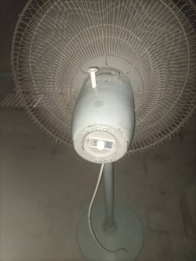 دو پیڈسٹل فین براۓ فروخت  جی ایف سی اور