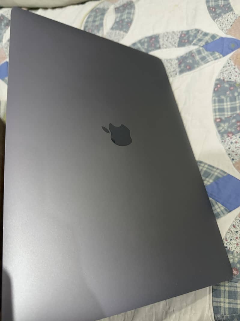 MacBook Pro 0