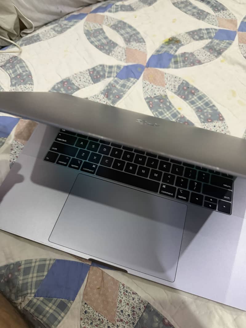 MacBook Pro 1