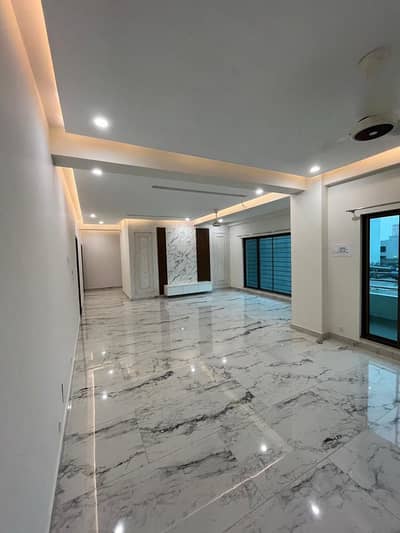 12 MARLA 4 BEDROOM 9TH FLOOR APARTMENT AVAILABLE FOR RENT