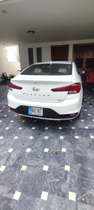 Hyundai Elantra 2022