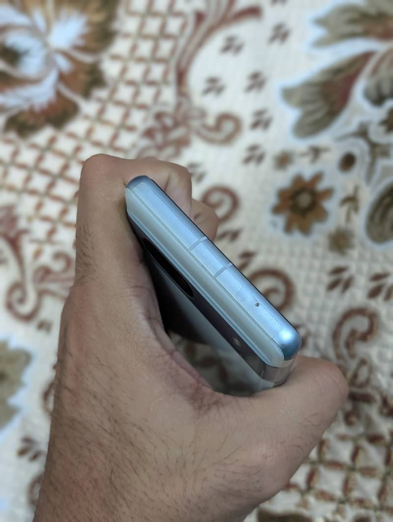 Google Pixel 7a 2