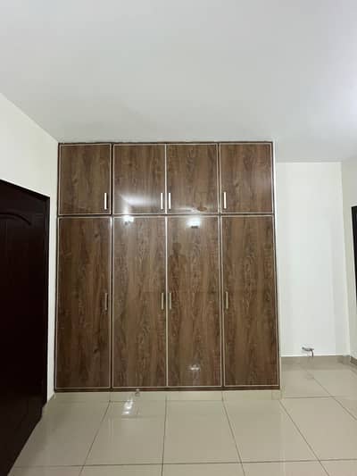 12 MARLA 7TH FLOOR 4 BEDROOM APARTMENT AVAILABLE FOR RENT