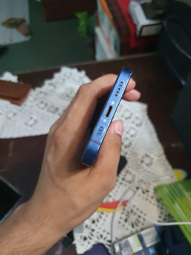 iPhone 12 7