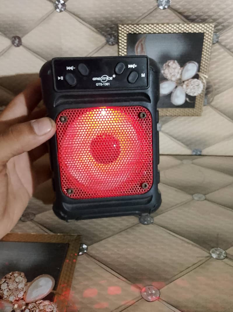 Bluetooth speaker 0