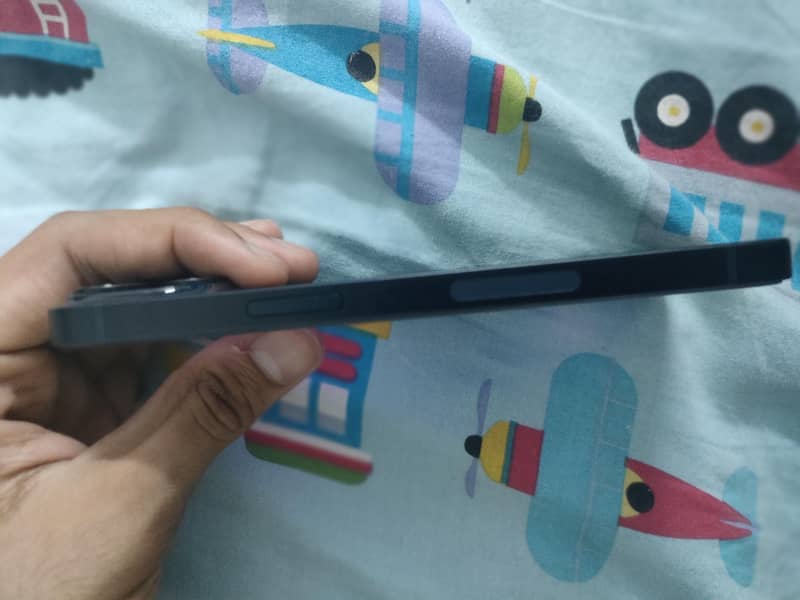 Apple iPhone 14 4