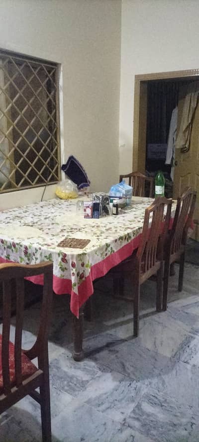 For Sale Dinning Table with 6 Chairs
