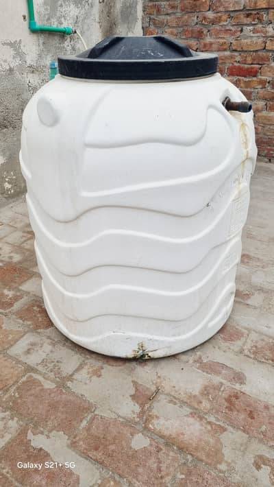 Water Tank 300Litre Used (White colour)