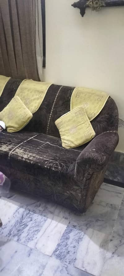 5 Seater Sofa For Sale in Good Condition