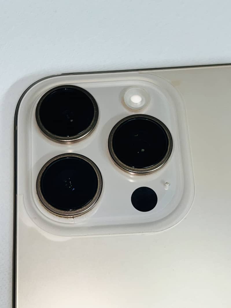 IPHONE 16 Pro Max 1
