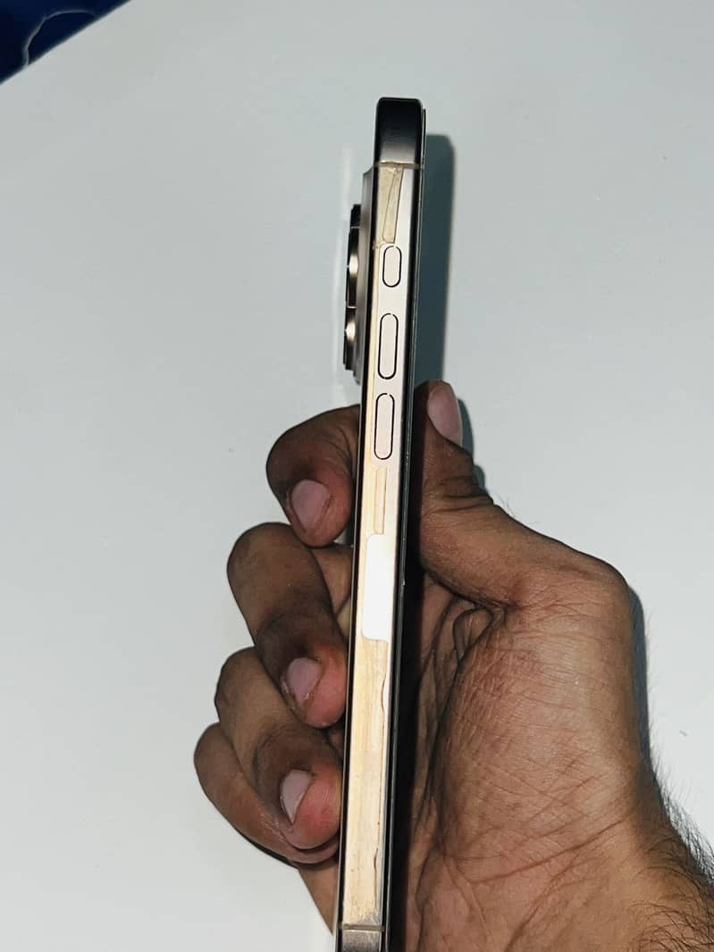 IPHONE 16 Pro Max 3