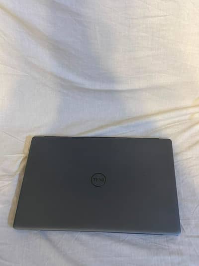 DELL Vostro 7590