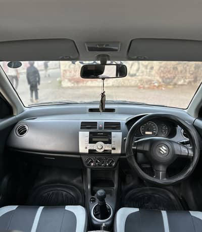 Suzuki Swift 1.3 DLX 2015 ABS.