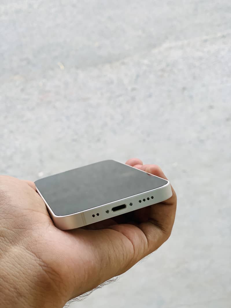 Apple iPhone 13 mini 6