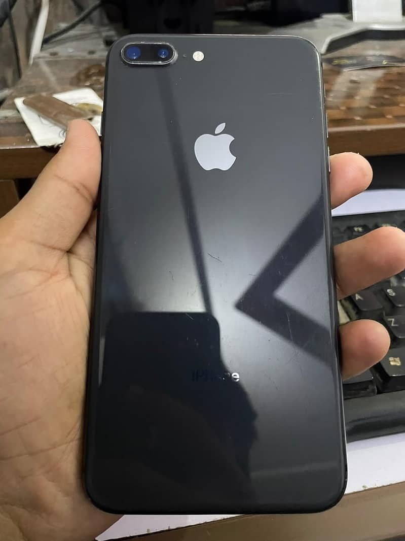 Apple iPhone 8 Plus 1