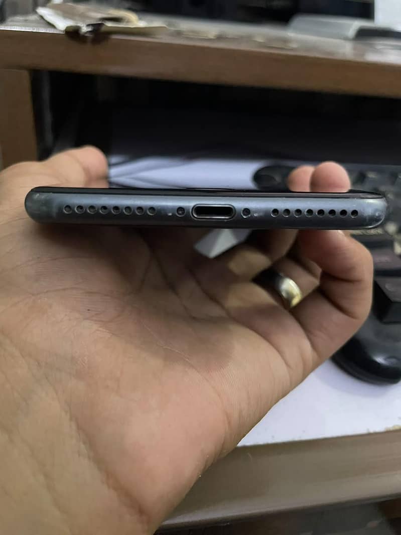 Apple iPhone 8 Plus 3
