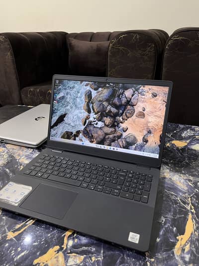 Dell vostro 15 3000 10th generation 8/256 ssd