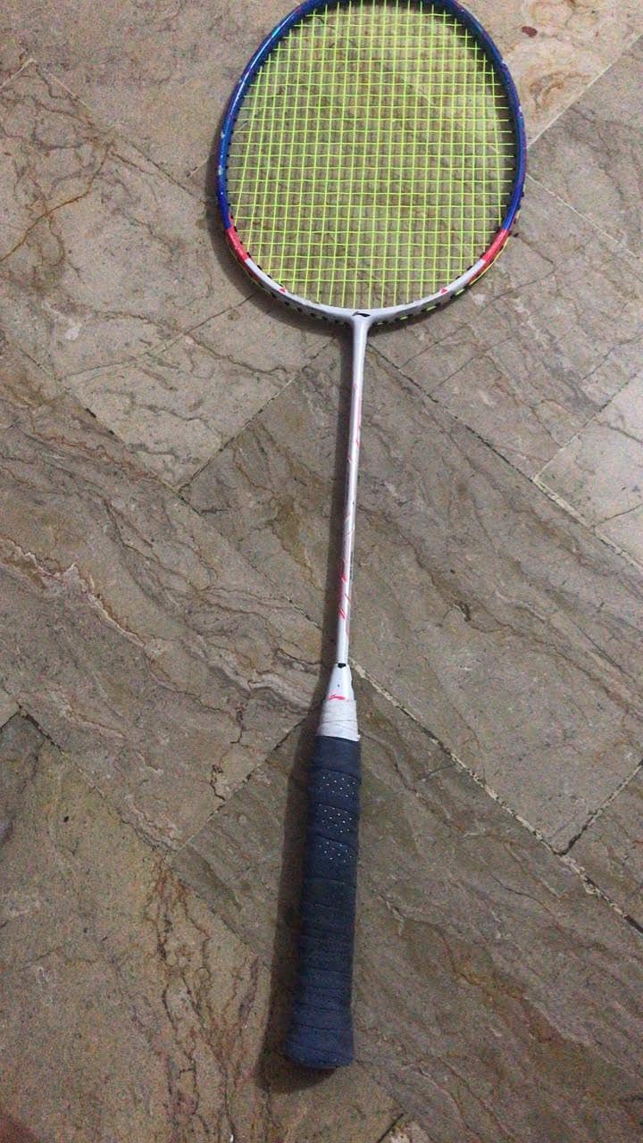 bedminton racket 0