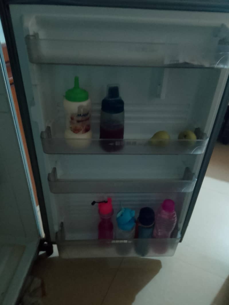 FRIDGE 4