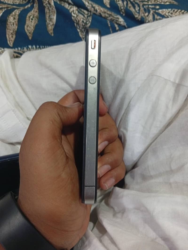 Apple iPhone 4s 3