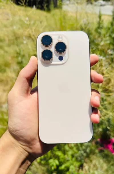 Apple iPhone 16 Pro jv