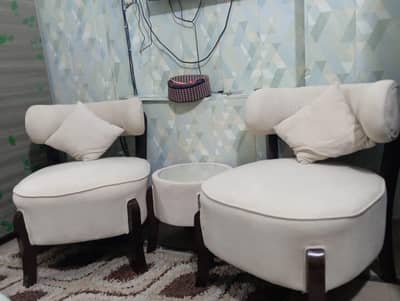 2 sofa chairs with small table