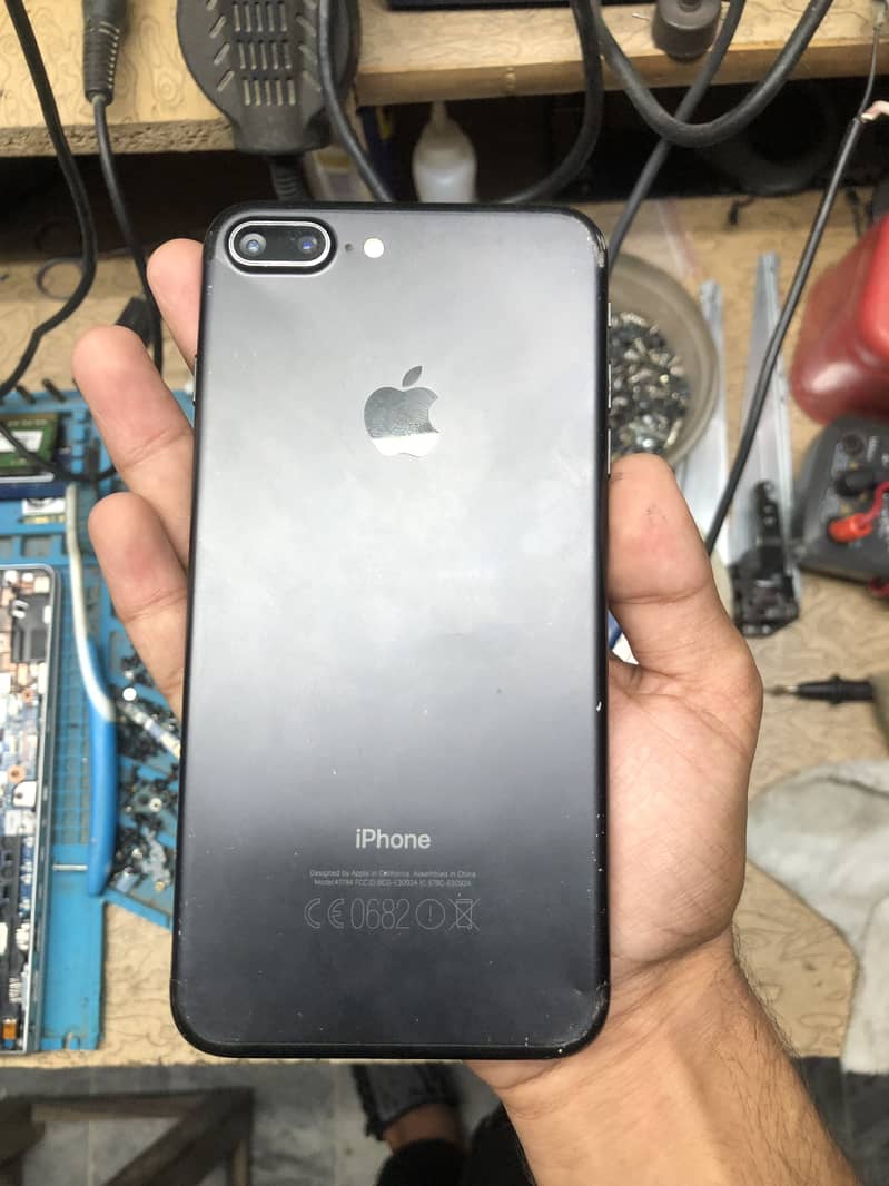 Apple iPhone 7 Plus 1