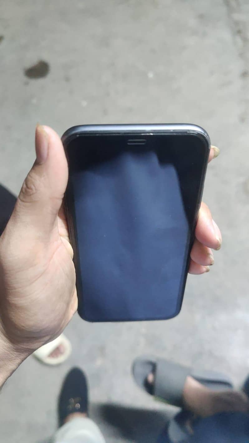 Apple iPhone 11 4