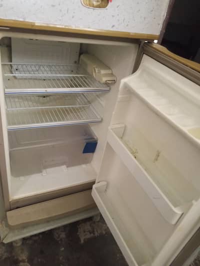 Mediums Size Fridge For Sale