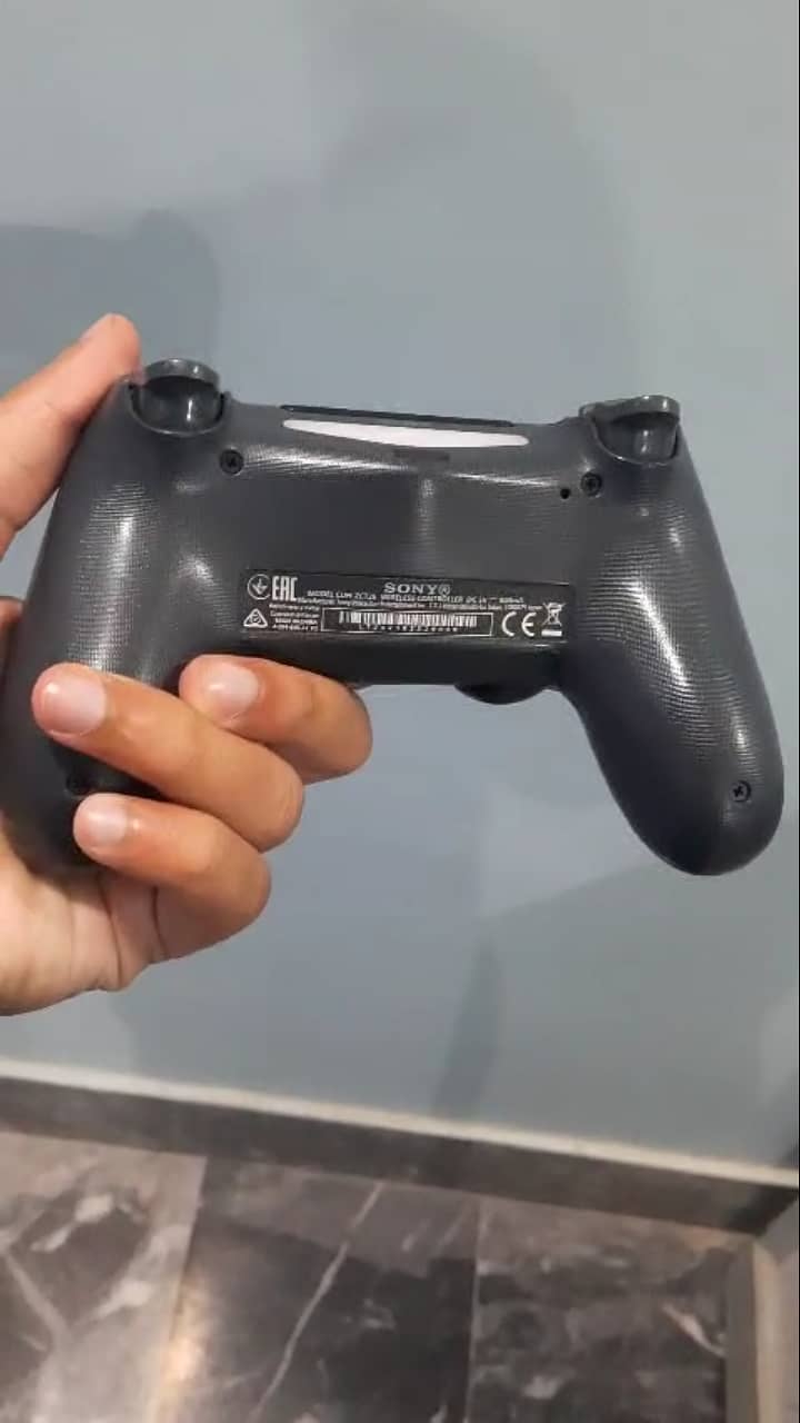 Ps4 wireless controller with dualshock. 4 2