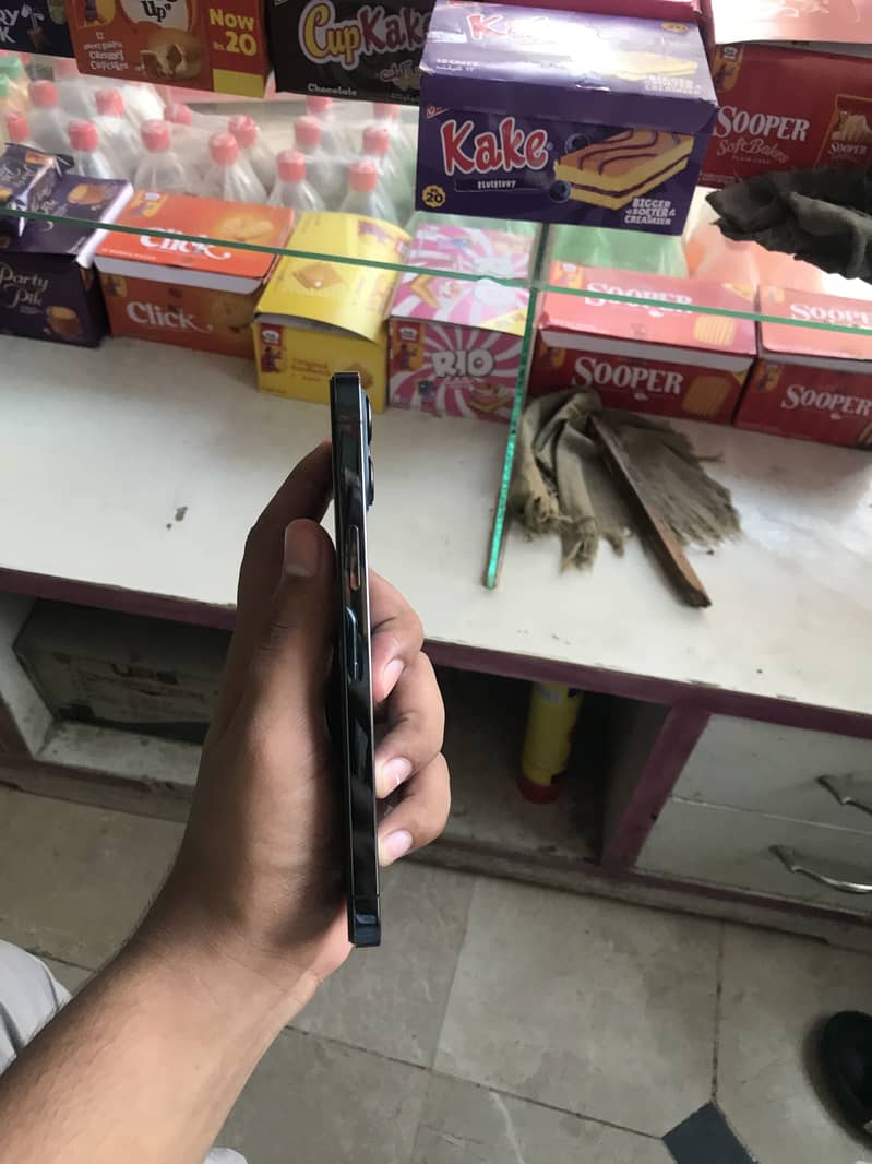Iphone 12 pro max 3