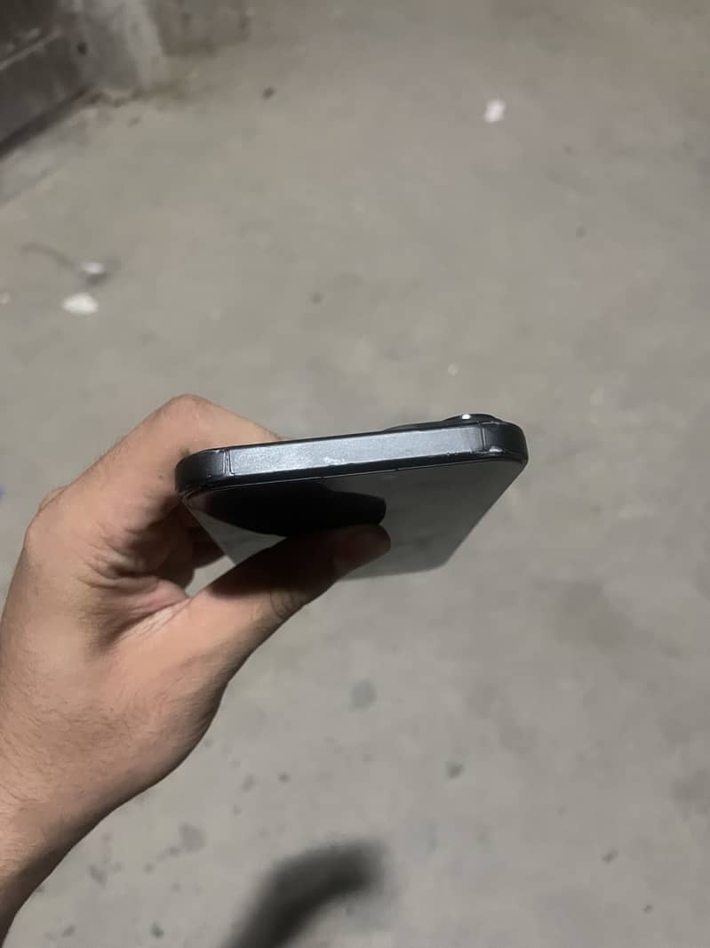 iPhone 15 plus 4