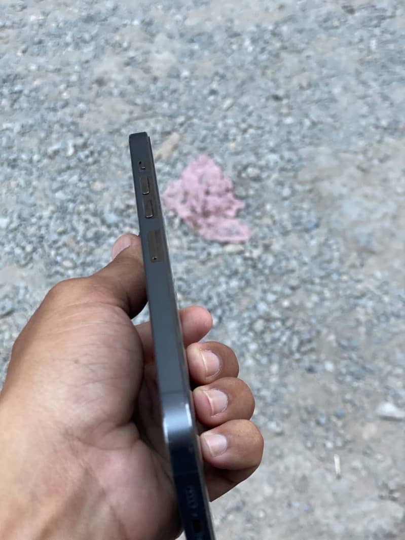 13 pro max 10/10 condition 2