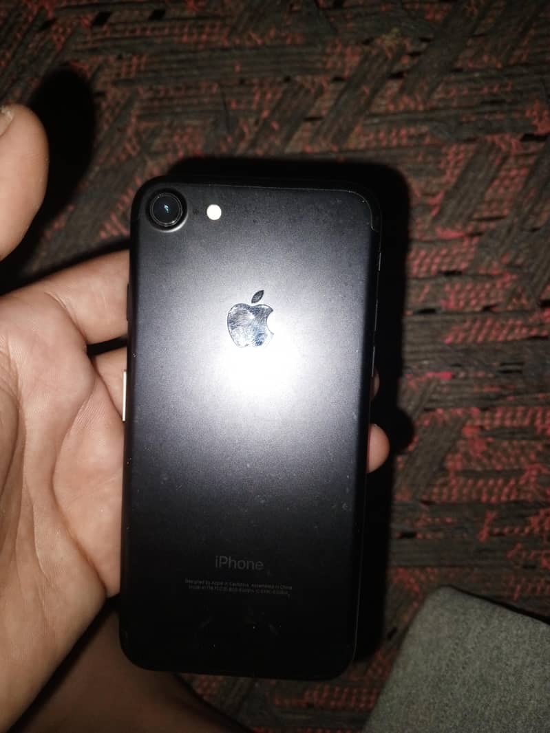 Apple iPhone 7 0