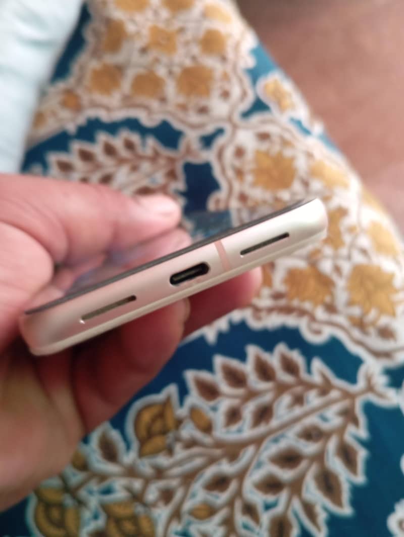 Google Pixel 8 2