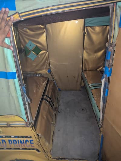 Cng taiz raftaar rikshaw ⁰303-52619²6 documents file card available