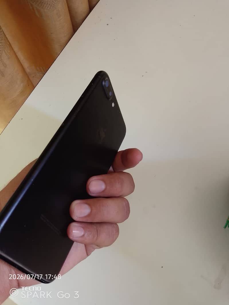 Apple iPhone 7 Plus 2