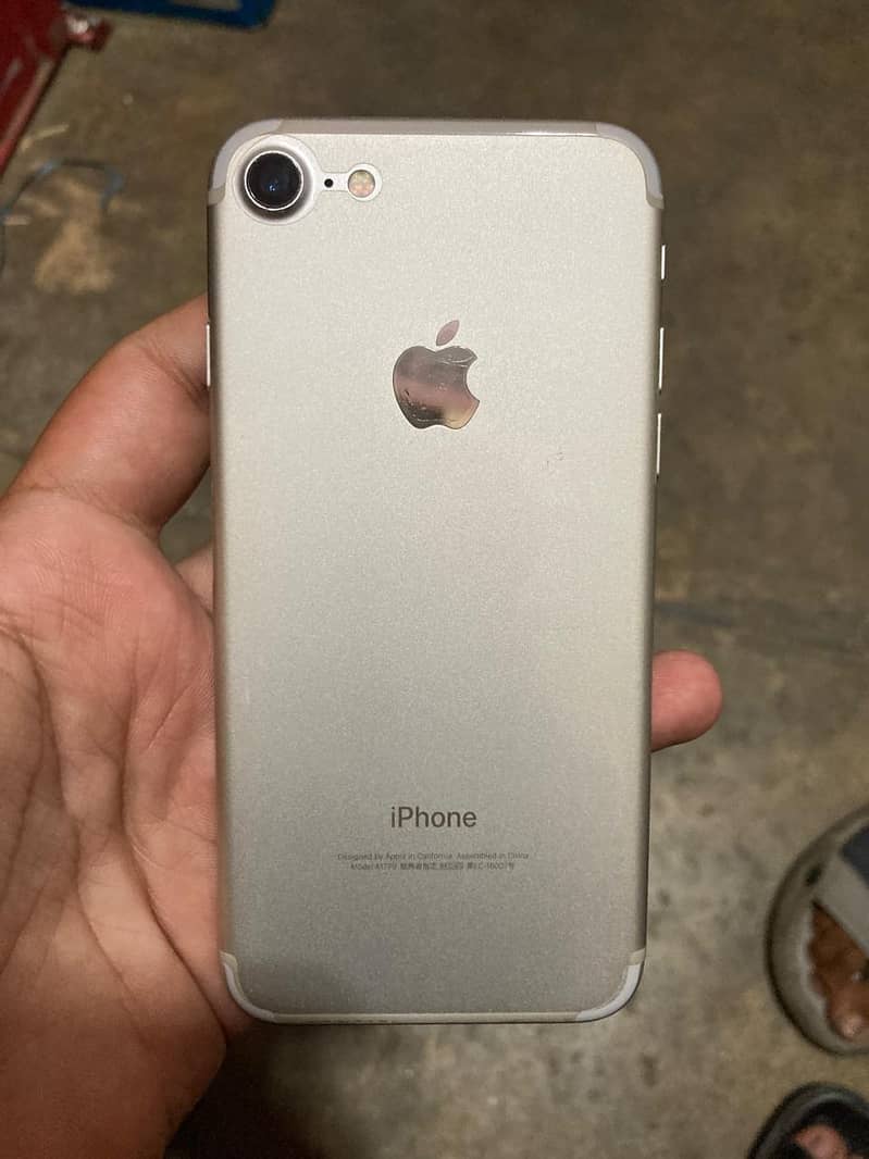 Apple iPhone 7 0
